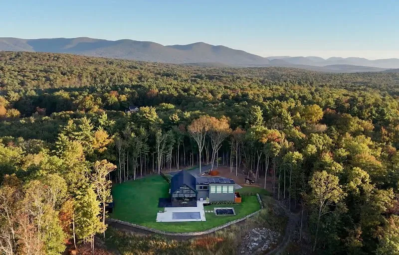 Drone photography of a Hudson Valley home by Evolved Media